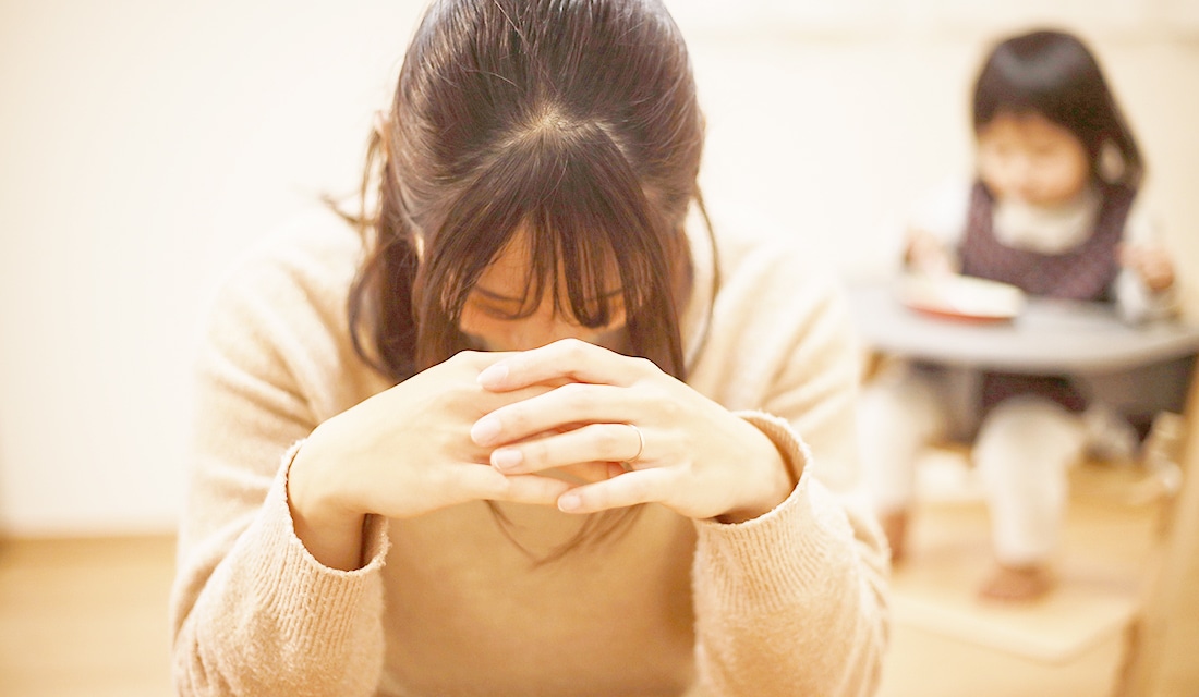 子育てに疲れたママのイメージ